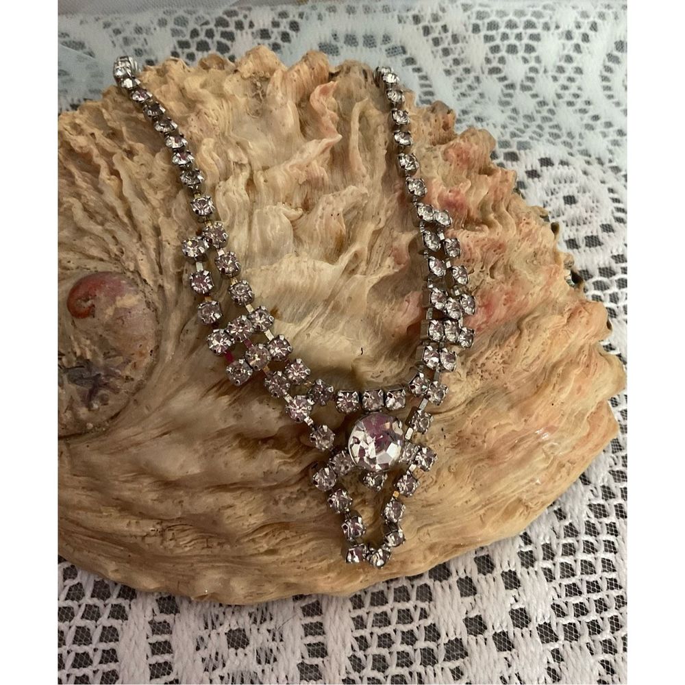Vintage Silver Rhinestone Necklace 🌸🍒